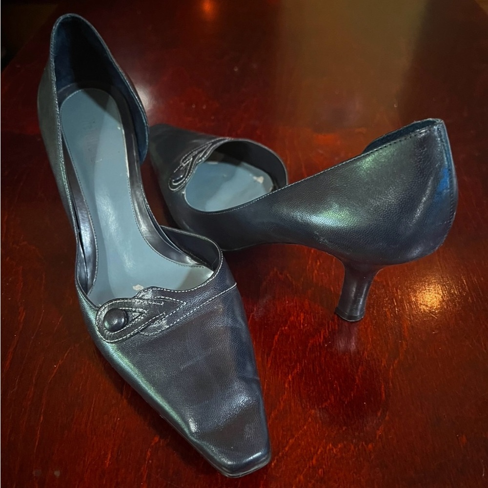 Black high-heeled shoes